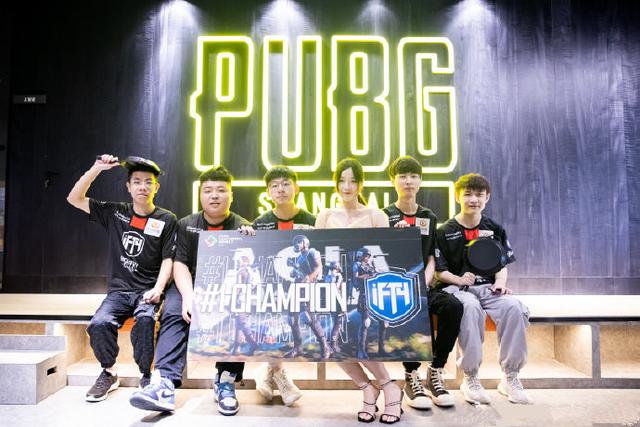 两人联手打 两人联手打