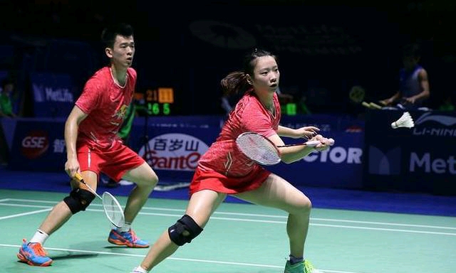 士与粉丝们 士与粉丝们